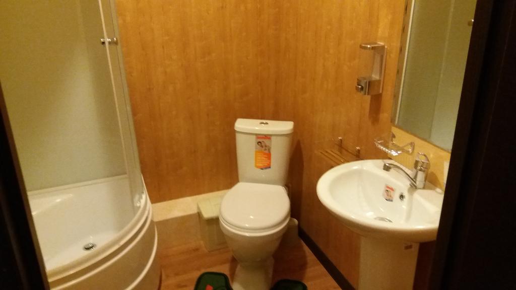 Nursat Guest House Астана Экстерьер фото
