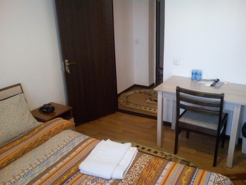 Nursat Guest House Астана Экстерьер фото