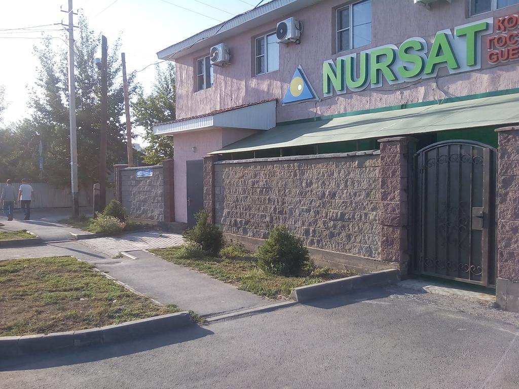 Nursat Guest House Астана Экстерьер фото